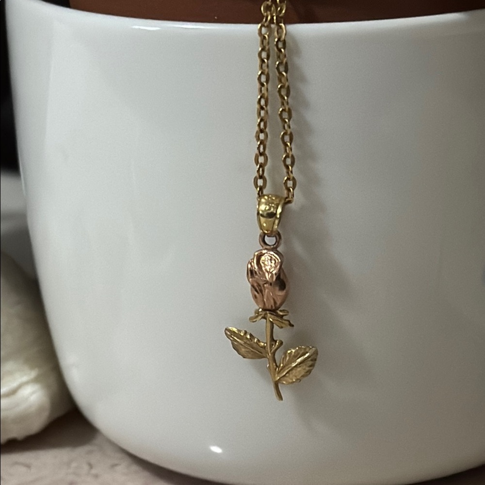 Like New Necklace-Single Rose Detail-2 Toned Yellow Gold/Rose Gold with Chain - Picture 7 of 15
